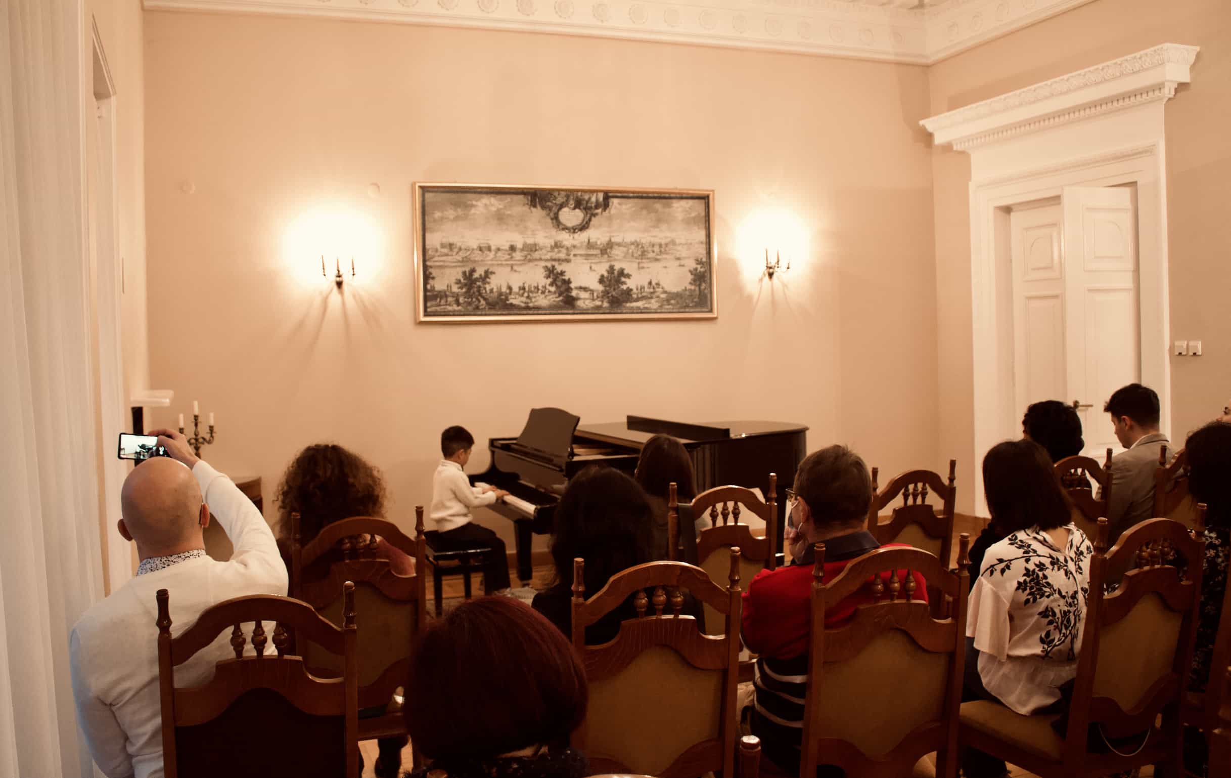 uczeń klasy fortepianu, Koncert Jesienny 2021, Pałac Szustra w Warszawie